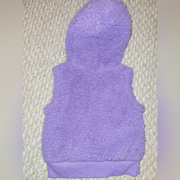 George 3-6m fuzzy vest - Picture 2 of 3